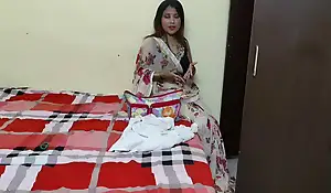 A saree girl went ladies' room to pee and achieve her masturbation