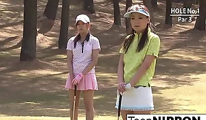 Teen golfer gets her pink pounded on the green
