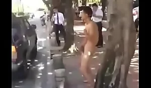 Novinho asiático pelado na rua