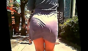 sexy teensy-weensy skirt, WOW