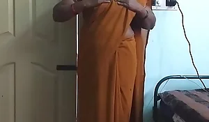 desi  indian horny tamil telugu kannada malayalam hindi big White Chief wife wearing saree vanitha showing big bosom and hairless pussy press hard bosom press gnaw scraping pussy masturbation
