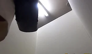 Asian pee splashes cam
